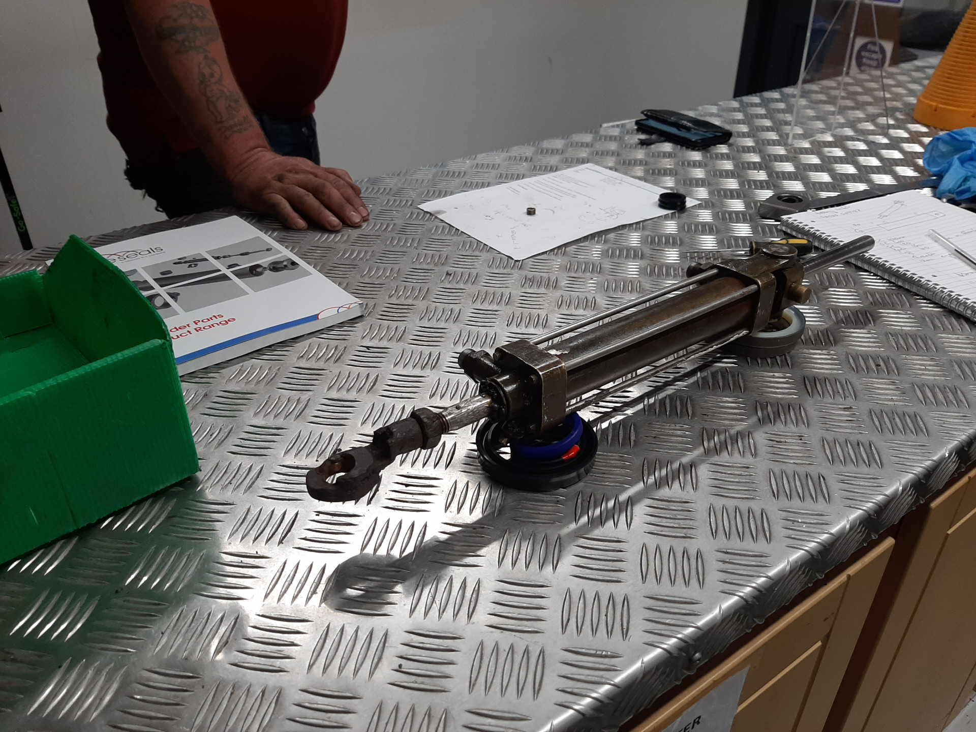 Hydraulic cylinder redesign